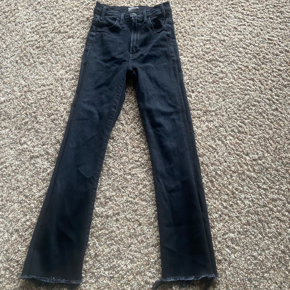 MOTHER BLACK DENIM INSIDER CROP FRAY SIZE 23